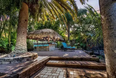 Image de Sleep 16, Heated Pool, Tiki, 5 min to Beach, Kayak
