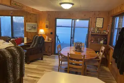 Image de Cozy Lakefront Cottage with spectacular views!