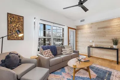 Image de Downtown Flag | Immaculate Design | Pet-Friendly!