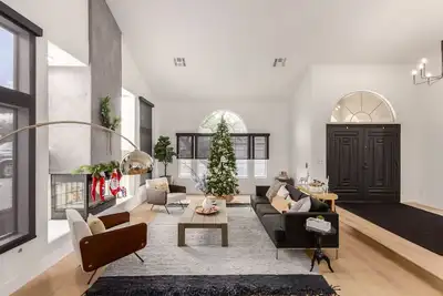 Image de Spacious modern home 20 miles from State Farm Stadium!