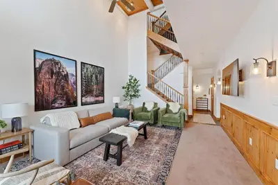 Luxe Chalet - Sleeps 15