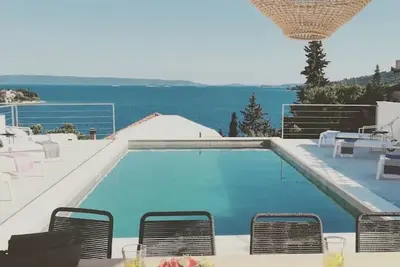 Image de Chic 125m2 apartment in the villa with pool, close to the beach, sea view, 5km from Trogir