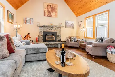 Image de Custom Home In The Lost Sierras w/ Pool Table