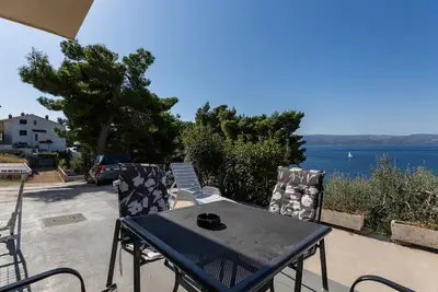 Image de Appartement d'une chambre avec la terrasse et la vue sur le mer Stanici, Omis (A-20107-a)