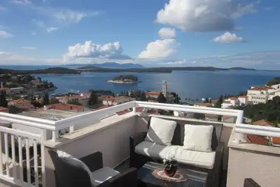 Image de Appartement d'une chambre avec la terrasse et la vue sur le mer Hvar (A-20114-c)