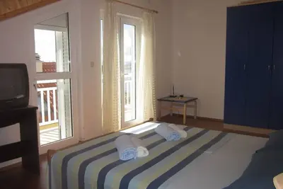 Image de Appartement d'une chambre avec la terrasse et la vue sur le mer Hvar (A-20114-d)