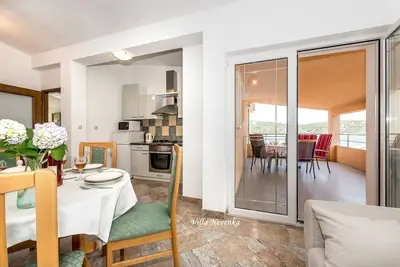 Image de Appartement de deux chambres avec la terrasse et la vue sur le mer Kanica, Rogoznica (A-20298-b)