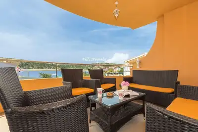 Image de Appartement de quatre chambres avec la terrasse et la vue sur le mer Kanica, Rogoznica (A-20298-c)