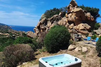 Image de Hot Tube in the rocks of wild Sardinia you've never seen