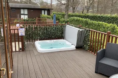 Image de Comfortable lodge with hot tub. internet and netflix