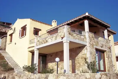 Image de Myrtle apartment on villa with garden facing Tavolara island