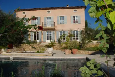 Image de Appartement duplex dans Villa 2 ch. 4\/6 p Proche Grasse, Piscine, Jardin, clim