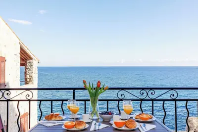 Image de 🌞 New 2024 🏖️ Lux VillageHouse  2bdr, 2bth - 1sr row full sea view 🌅