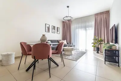 Fantastic 1br Apartment with Parking in the city center