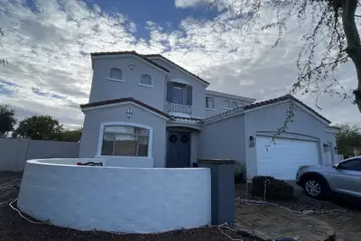 Image de Spacious 5 Bedroom Home with Pool & Huge Yard