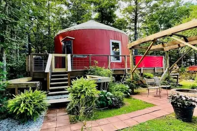 Image de \"Simply Serenity Yurt\"- Unique Mountain Getaway w/ Hot Tub on Blue Ridge Parkway