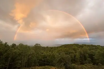 Image de Come see majestic sunrises @ Mountain Escape 🌄Blue Ridge Parkway\/ Near I-77🌺