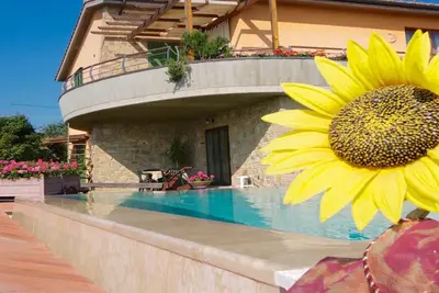 Image de Panoramic Holiday Home with Pool