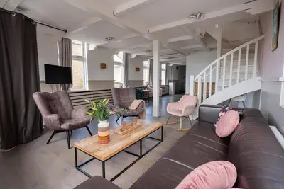Image de Beautiful holiday home for 6 adults and 2 children on the edge of a dune park in Egmond aan den Hoef, nearby the beach and the sea of Egmond.