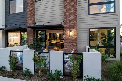 Image de Heritage District Oasis, 300 steps from downtown Gilbert amenities. -Lot 8