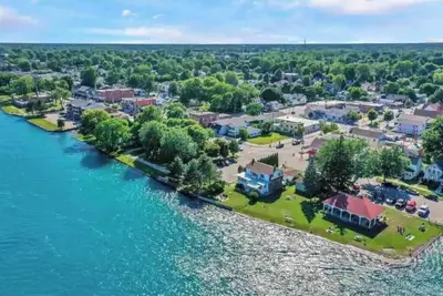 Image de The Harbor House - Entire 1st Floor Waterfront