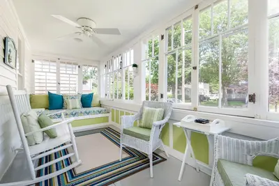Image de Cozy Cottage w/Sun Porch - 2 Blocks to Kids Corner & South Beach!