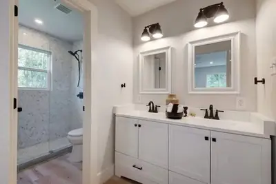 Image de Clean & Spacious 3 miles from Domain & Q2 Stadium