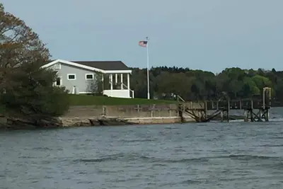 Image de Rose Cottage Oceanfront with Private Dock