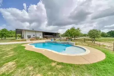 Image de Restore 38 Ranch: Hidden gem w/ 3br, pool, porch
