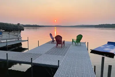 Image de Enjoy the Sunsets over Beautiful Lake Mitchell!