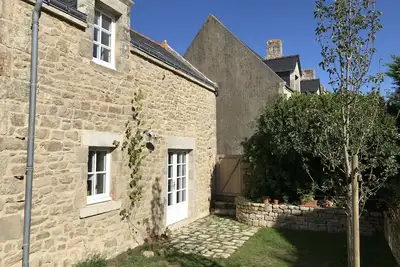 Image de Maison en pierre au coeur d'un authentique village breton au bord de la mer