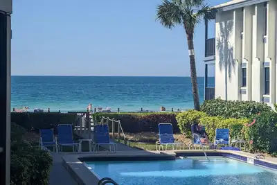 Image de Beach Front, Ocean Views, Heated Pool, Tennis & Beach Deck! Recently Renovated.
