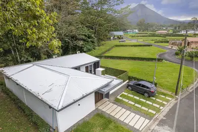 Image de Luxury House - Arenal Vocano View - Private pool - 2 km from Fortuna Downtown!