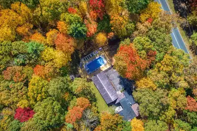 Image de Lakeside Home Hot Tub + Heated Pool on Private 5 Acres
