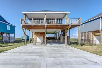 Image de Blue Lobster Lodge for 8 | Near Beach, Central