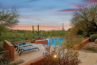 Image de Private Desert Oasis W/Southwestern Design!