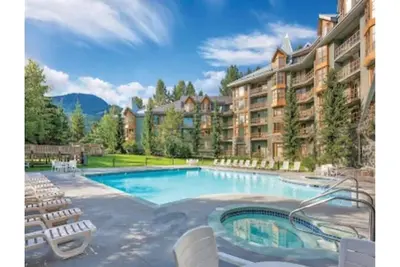 Image de 1 Br Condo across the Village