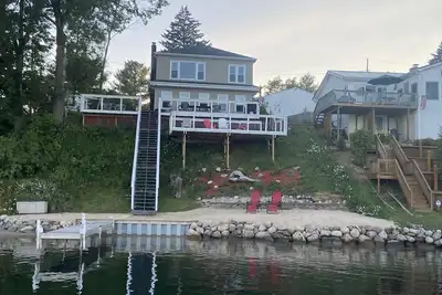 Image de Lakefront Cottage- big enough for your family, plus more!