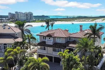 Image de Waterfront Oasis. Sunsets Nightly. Great for couples or family retreat. Pool/spa