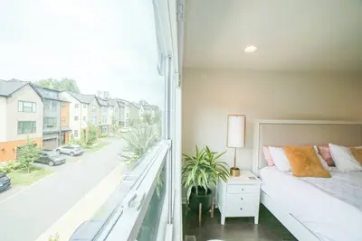 Image de Cool 4-bedroom townhome walkable to restaurants
