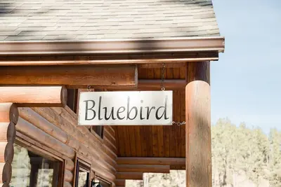 Image de Welcome to Bluebird Retreat!
