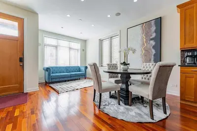 Image de Stunning Duplex-4bd/3ba *Prime Location* Sleeps 12