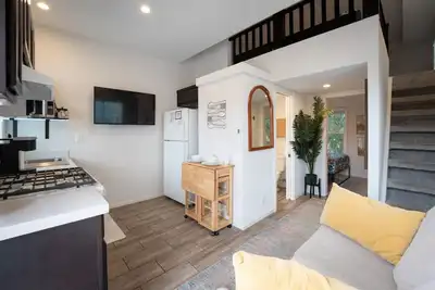 Image de Pacific Coast Tiny House with three beds & a loft