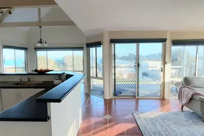 Image de Ocean View with beach and shops at door step
