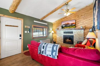Image de Pet friendly lake cottage, short walk to lake