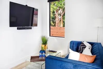 Image de Design District Guesthouse - 2Bdrms