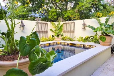 Image de New! The Harlot House w Salt Pool/Spa