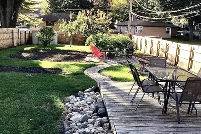Image de Tranquil Home with Bonfire Pit