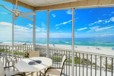 Image de Enjoy the Sunsets from your balcony! Direct beach access and an inviting pool! Call today to book your holiday vacation!