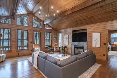 Image de Lake Oconee Lake Front Cabin+Private Dock+Fire Pit+Amazing Views!